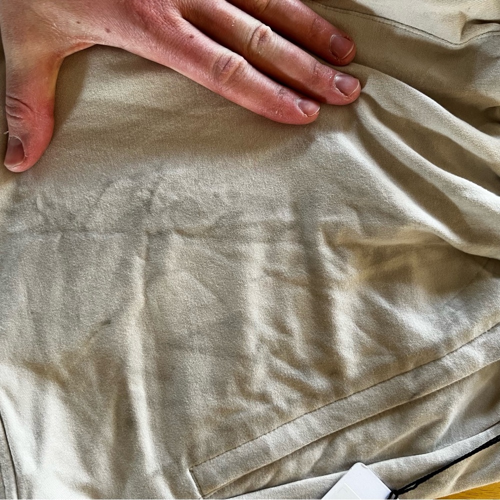 ALO Yoga Men's Double take Cargo Pants in bone - Picture 7 of 13